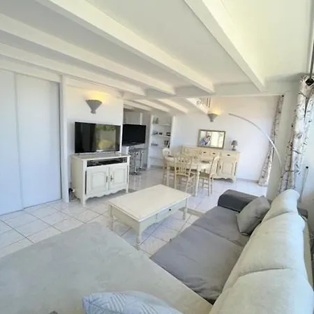 Villa Agreable Maison Avec Terrasse Et Piscine Collective -6pq32