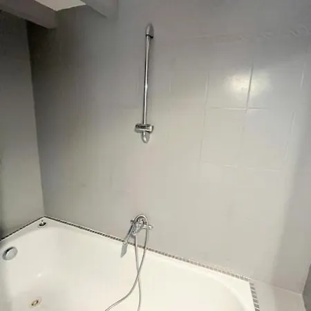 Villa Agreable Maison Avec Terrasse Et Piscine Collective -6pq32 *