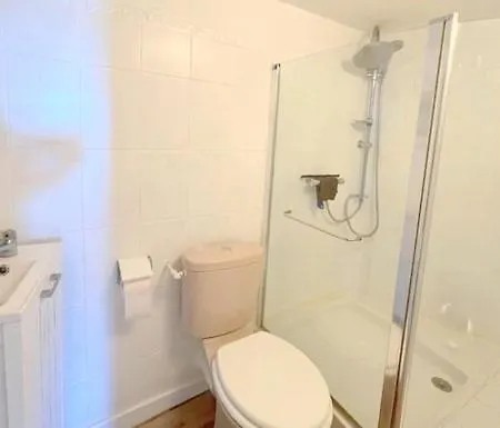 Agreable Maison Avec Terrasse Et Piscine Collective -6pq32 *