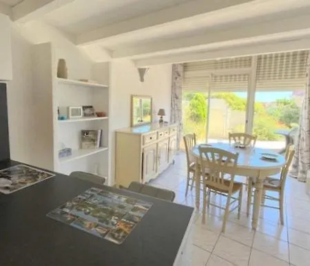 Villa Agreable Maison Avec Terrasse Et Piscine Collective -6pq32 Le Barcarès